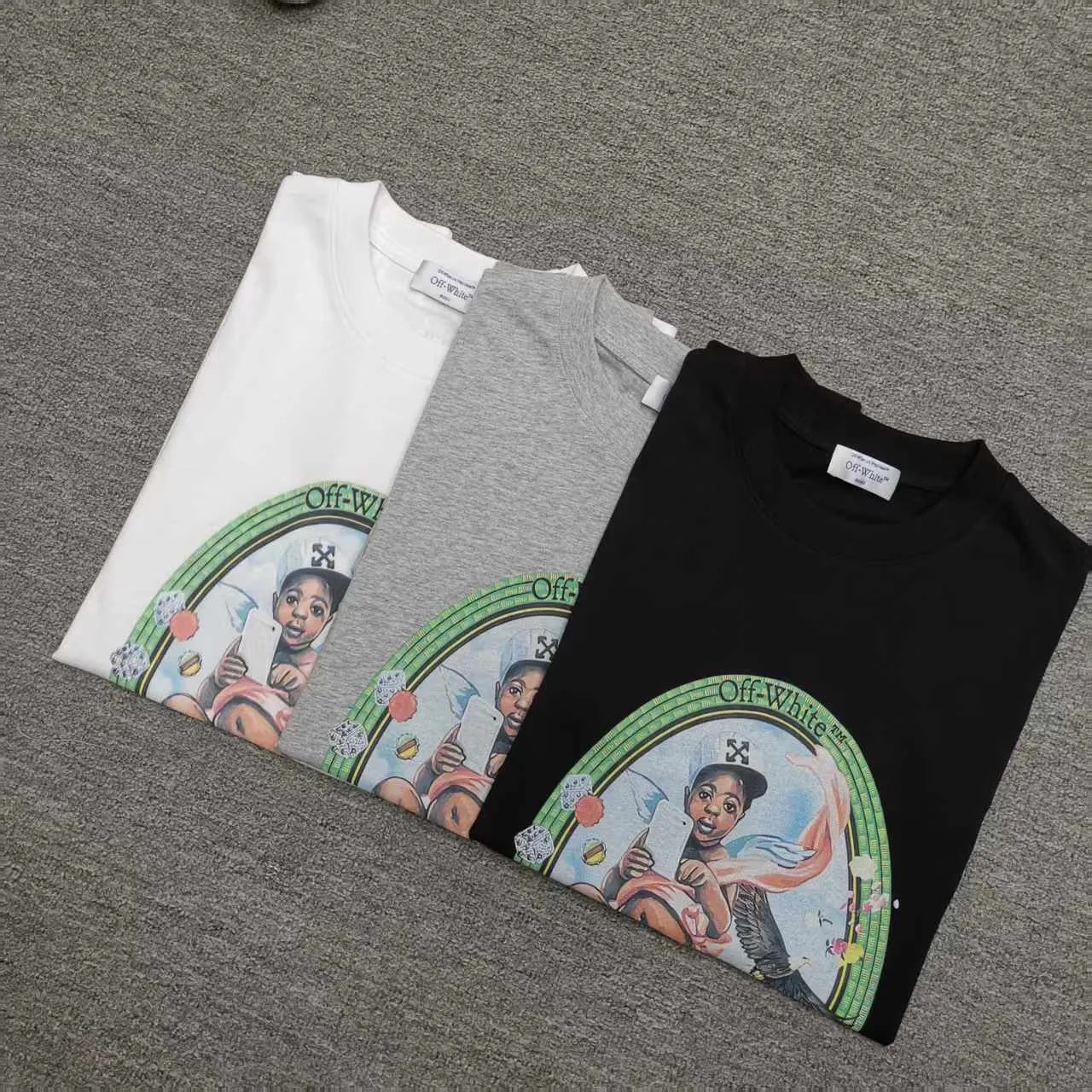 The top proven version OFF-WHI* 25SS new printed short-sleeves, loose fit, the same style for male and female couples stars. American designer Virgil Abloh founded the luxury street brand Off-White based on the pop culture of the younger generation. Walking between street culture and high-end fashion, contemporary elements are used to interpret youth culture, and fine workmanship is used to interpret trendy clothing. Photos, paintings and eye-catching graphic printing are all sources of inspiration for the designer. 32 counts of 260g double yarn pure cotton fabric, the printing uses Kornit digital direct injection technology, and the picture is clear. The white glue base ensures the firmness of the printing, and machine washing is stress-free - 1:1 original mold opening, ZP development, perfectly restored to the original version, produced by a large factory, not produced by a small factory on the market, fine wiring, top-notch craftsmanship, welcome to compare - A complete set of customized accessories for collar labels, hang tags, and wash water labels - Exclusive logo packaging - No matter age, body shape or gender, it is very suitable for both men and women. All details are real photos, buy with confidence. Color: black, white Size: S-XL P;120